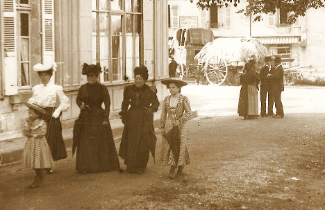 Constellations familiales de groupe à Caen Image Mur de Barrez (Aveyron), juillet 1900
